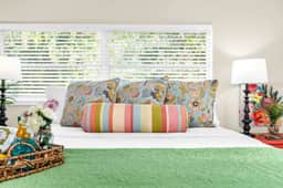 Tropical Mango Bungalow - Image 2