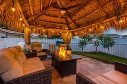 Sea Breeze Tiki Retreat - Image 2