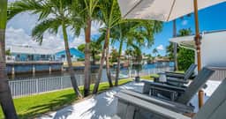 Modern Waterfront LUXE - Image 4