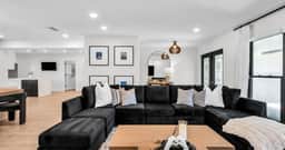 Modern Waterfront LUXE - Image 5