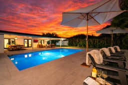 Modern Waterfront LUXE - Image 3