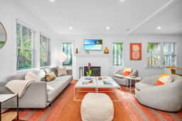 Blue Water Bungalow - Chic Palm Beach Vibes - Image 5