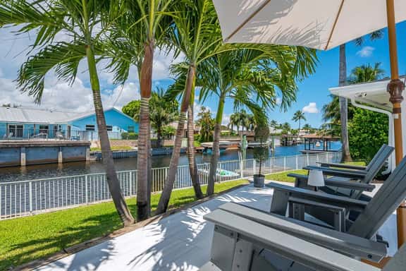 Modern Waterfront LUXE - Image 1