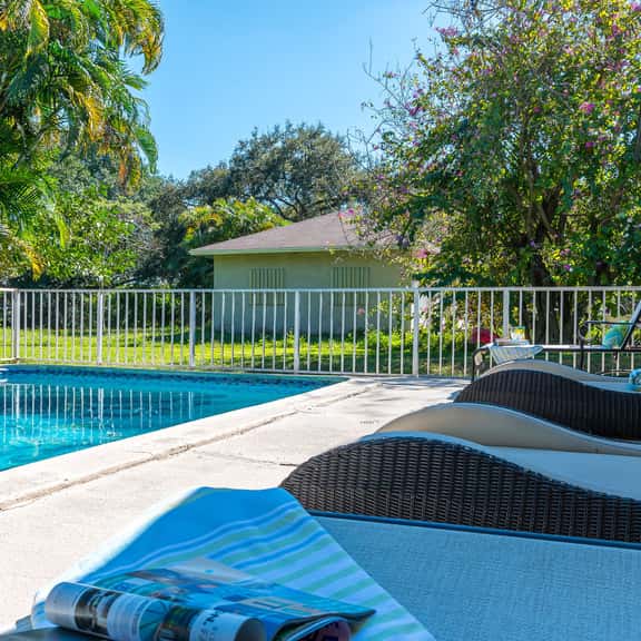 Tropical Mango Bungalow - Image 1