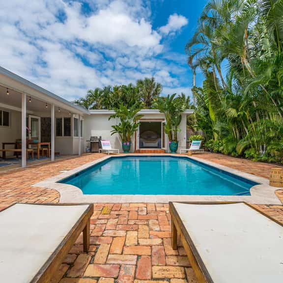 The Paradise Palms - Image 1