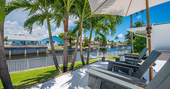 Modern Waterfront LUXE - Image 4