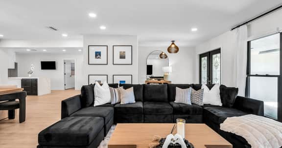 Modern Waterfront LUXE - Image 5