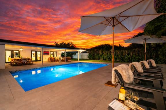 Modern Waterfront LUXE - Image 3