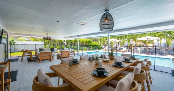 Modern Waterfront LUXE - Image 4