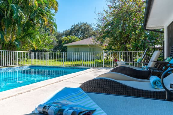 Tropical Mango Bungalow - Image 1