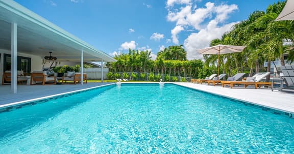 Modern Waterfront LUXE - Image 1