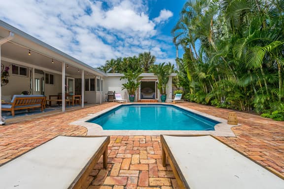 The Paradise Palms - Image 1